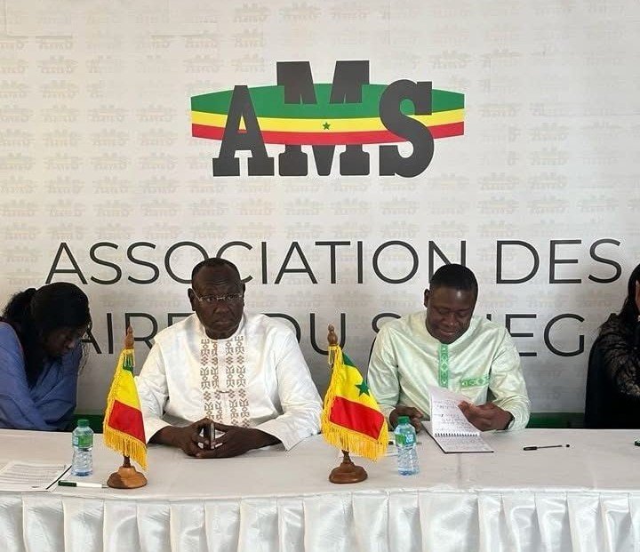 Image illustrant : un échange approfondi entre élus nationaux autour des grands enjeux liés à la décentralisation.